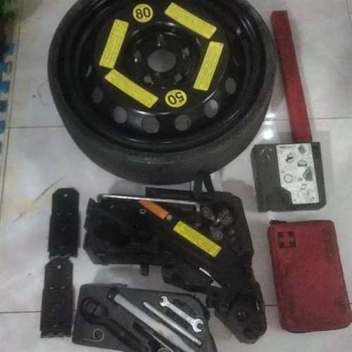 议价奥迪Q7/随车工具一套。备胎没货