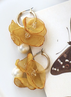 莉夏“枯叶蝶”姜黄色花花薄纱耳圈度假风显白耳环复古耳饰2025新