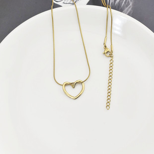 极简风镂空高级感金色爱心吊坠项链女轻奢小众锁骨链锁骨短项链女