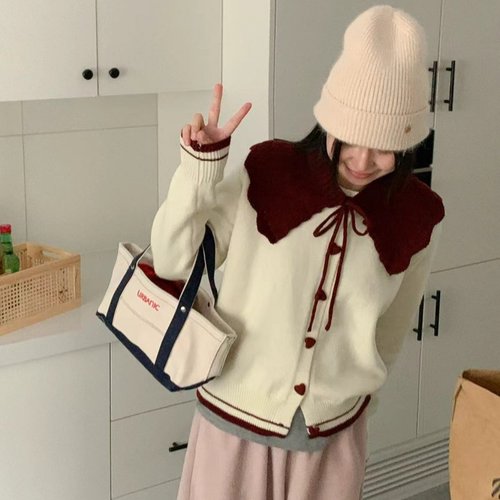 洋气减龄撞色娃娃领针织衫