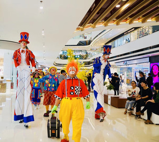 高跷小丑服红蓝组合商场巡游主题乐园