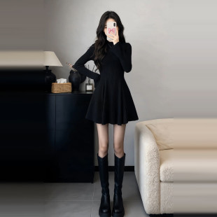 早春小个子法式黑色针织连衣裙子女春季穿搭2026年新款收腰小黑裙