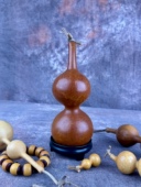 十年亚腰八宝老葫芦胚子半年前只盘了一天就变成了这个样子