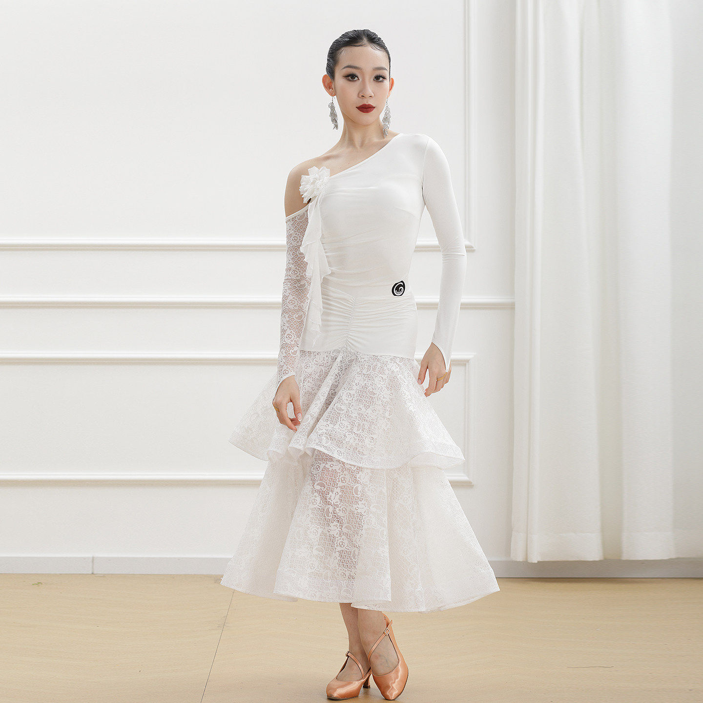 歌瑞亚摩登舞服成人女士训练表演服斜肩分体款蕾丝双层鱼骨大裙摆