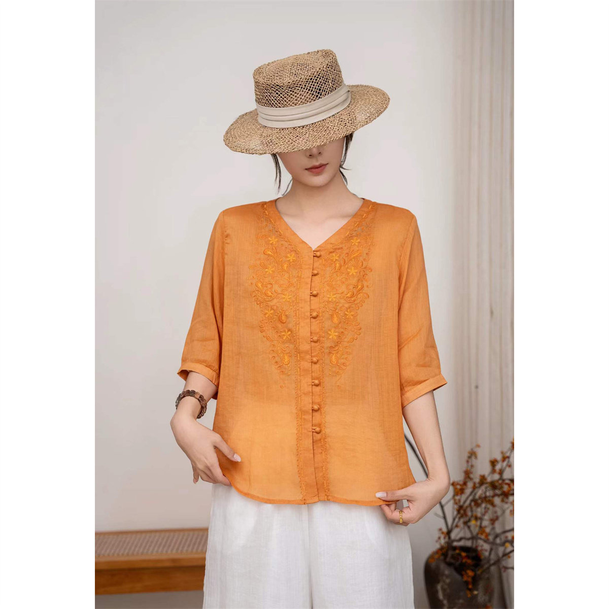夏季新款文艺刺绣纯苎麻衬衫女V领五分袖宽松显瘦薄款麻料衬衣女