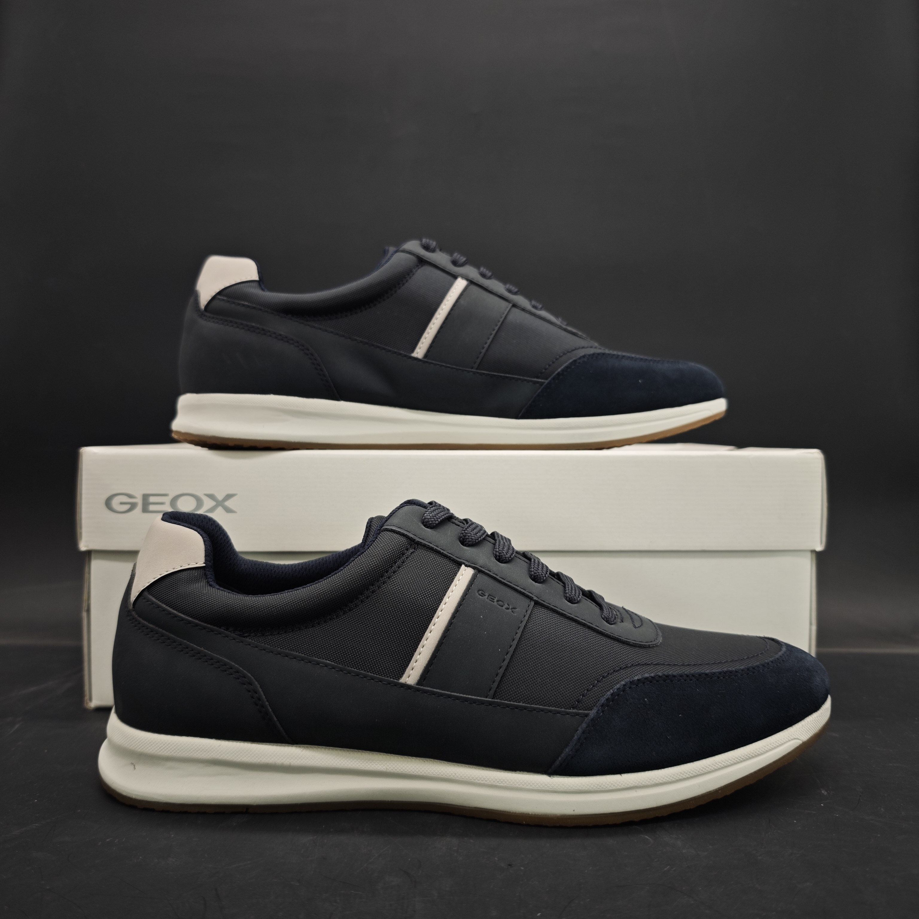 GEOX男士帆布平底休闲板鞋无原盒（43 44 45码）