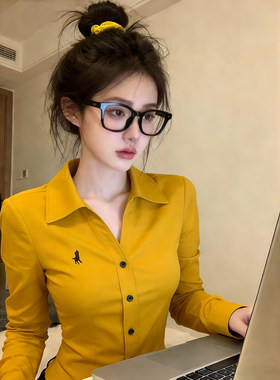 韩系姜黄色简约修身衬衣衬衫女2026早春辣妹风独特漂亮巨好看上衣