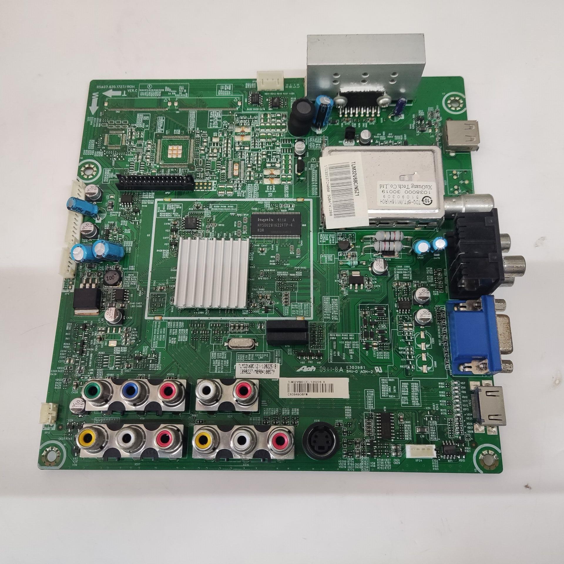 海信TLM32V68C电视主板RSAG7.820.1727屏LTA320AP02实拍图
