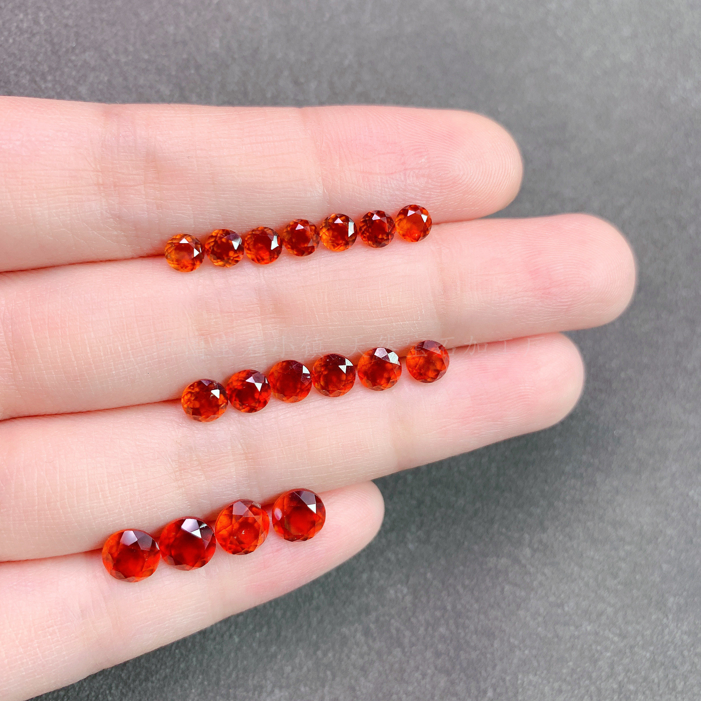 天然芬达石榴石裸石 刻面圆形4*4 5*5 6*6mm戒面 活力橙汽水色