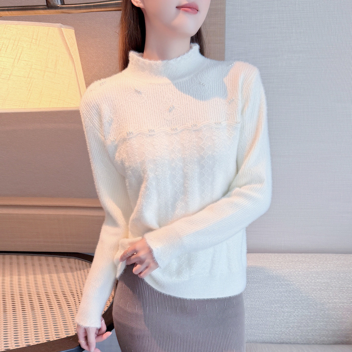 ATAR半高领钉珠暗纹蝴蝶提花针织打底衫女秋冬温柔貂毛内搭毛衣