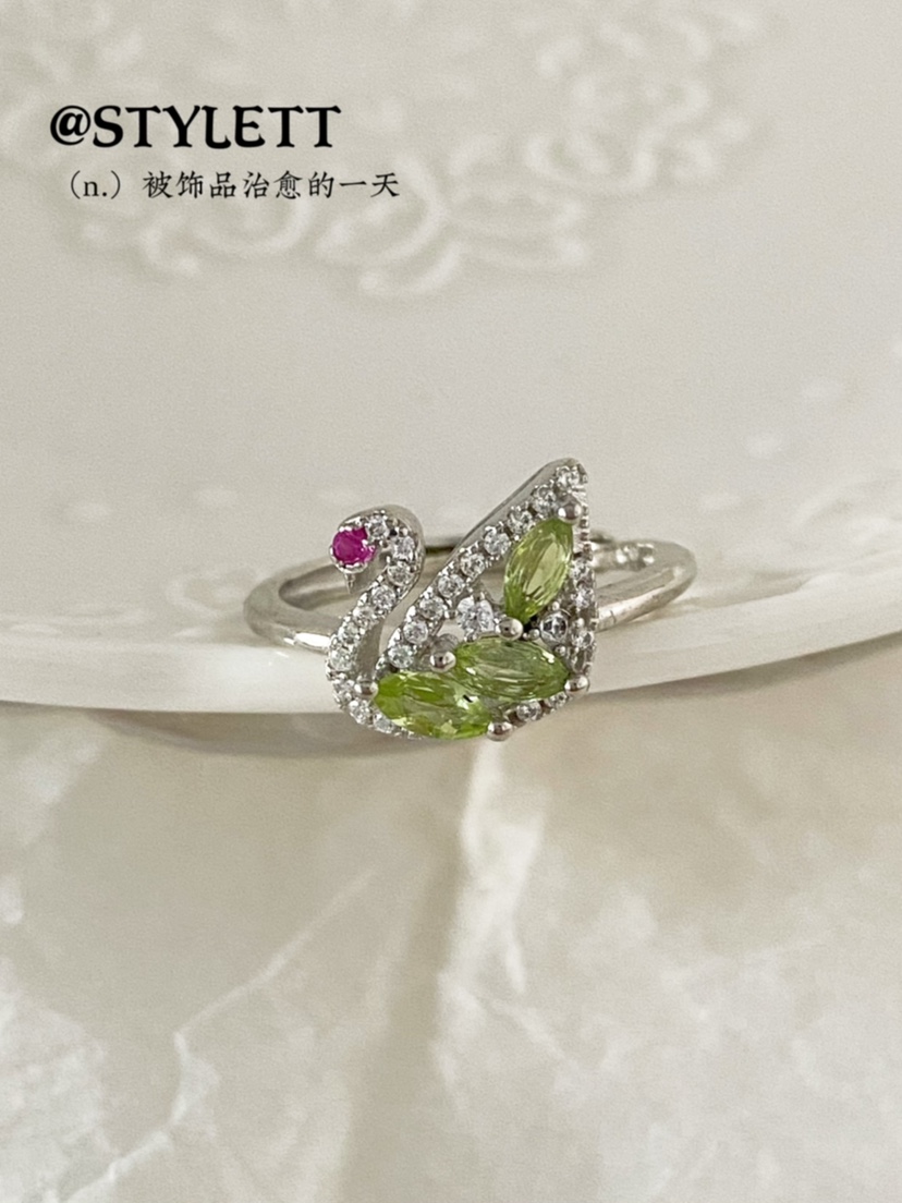 女电镀银公主风橄榄石戒指可调