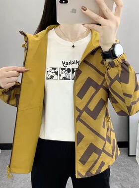 新款双面穿冲锋衣女软壳户外运动风衣外套春季户外防风防水登山服