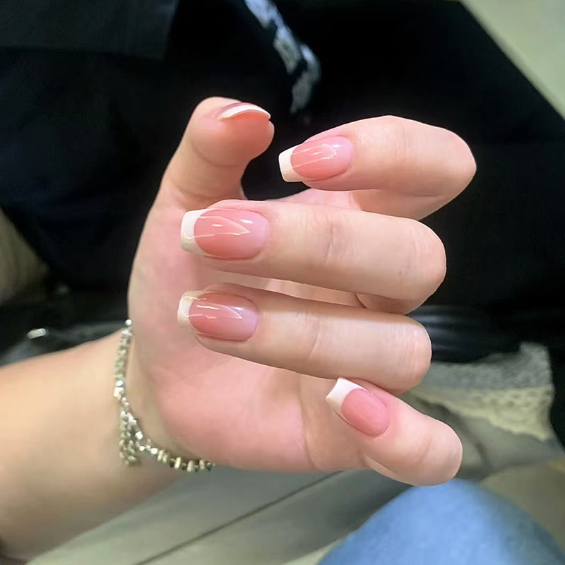粉白法式渐变腮红穿戴甲