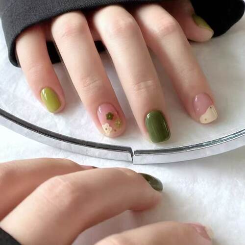 抹茶小花穿戴甲橄榄绿撞色