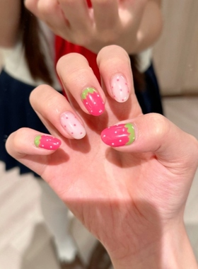 草莓奶冻穿戴甲清透粉白