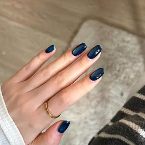 高级感新年款显白猫眼蓝色美甲