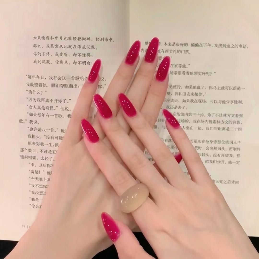 绯色野莓穿戴甲显白高饱和火龙果