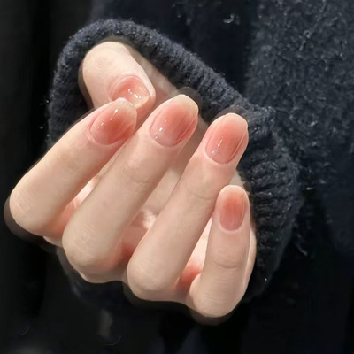 粉嫩腮红穿戴甲显白简约