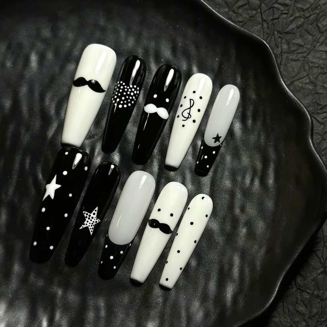 古早胡子穿戴甲黑白撞色波点甜酷