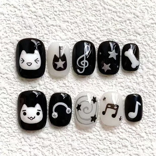 乐队喵黑白跳色穿戴甲可爱卡通显白个性小众新短款豆豆美指甲贴片