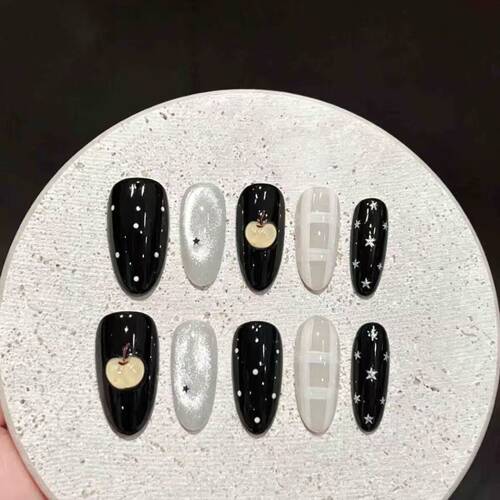 格纹苹果穿戴甲黑白撞色简约
