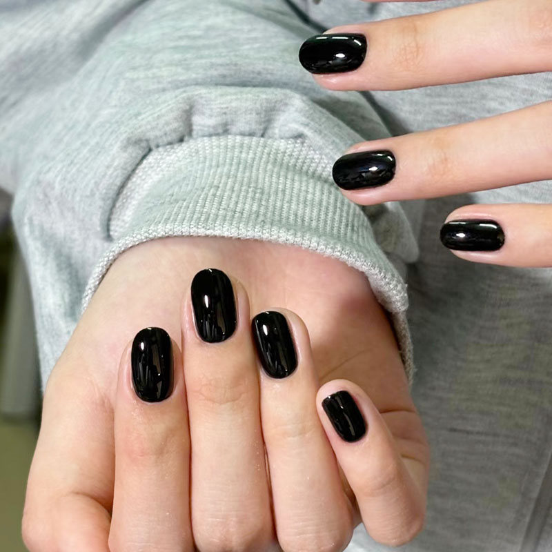 纯黑色豆豆穿戴甲ins风