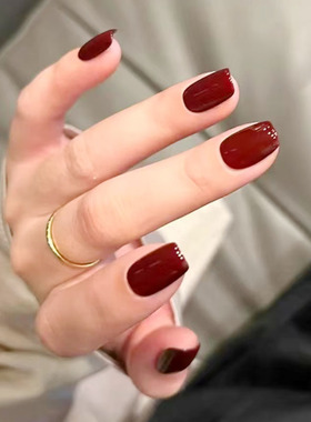 车厘子纯色穿戴甲新款巨显白百搭节日氛围短甲高级感红色美甲贴片