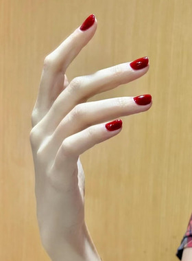 樱桃红纯色穿戴甲巨显白高级感百搭新年圣诞酒红短方新款美甲贴片