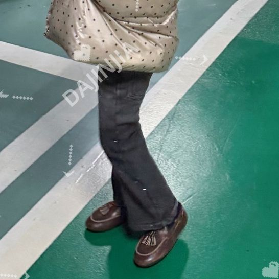 25冬季新款辣妹保暖一体绒爆闪软牛仔微喇裤简约时髦潮裤