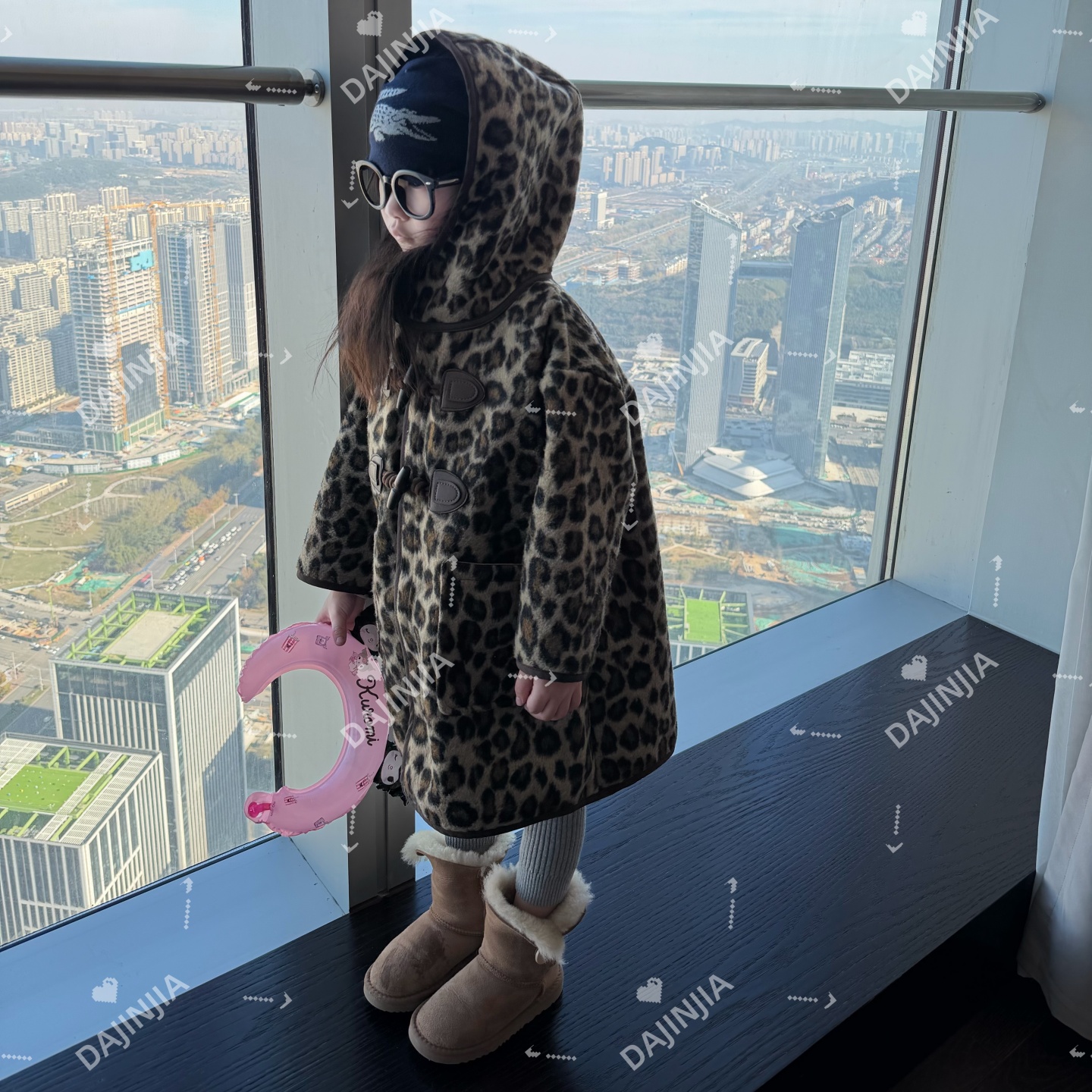 25冬季新款加绒连帽外套中长款时髦豹纹牛角扣一体绒冬季保暖大衣