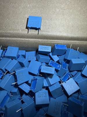 B32921C3104M000 安规 薄膜电容 104 305V P10 EPCOS 0.1UF 305V