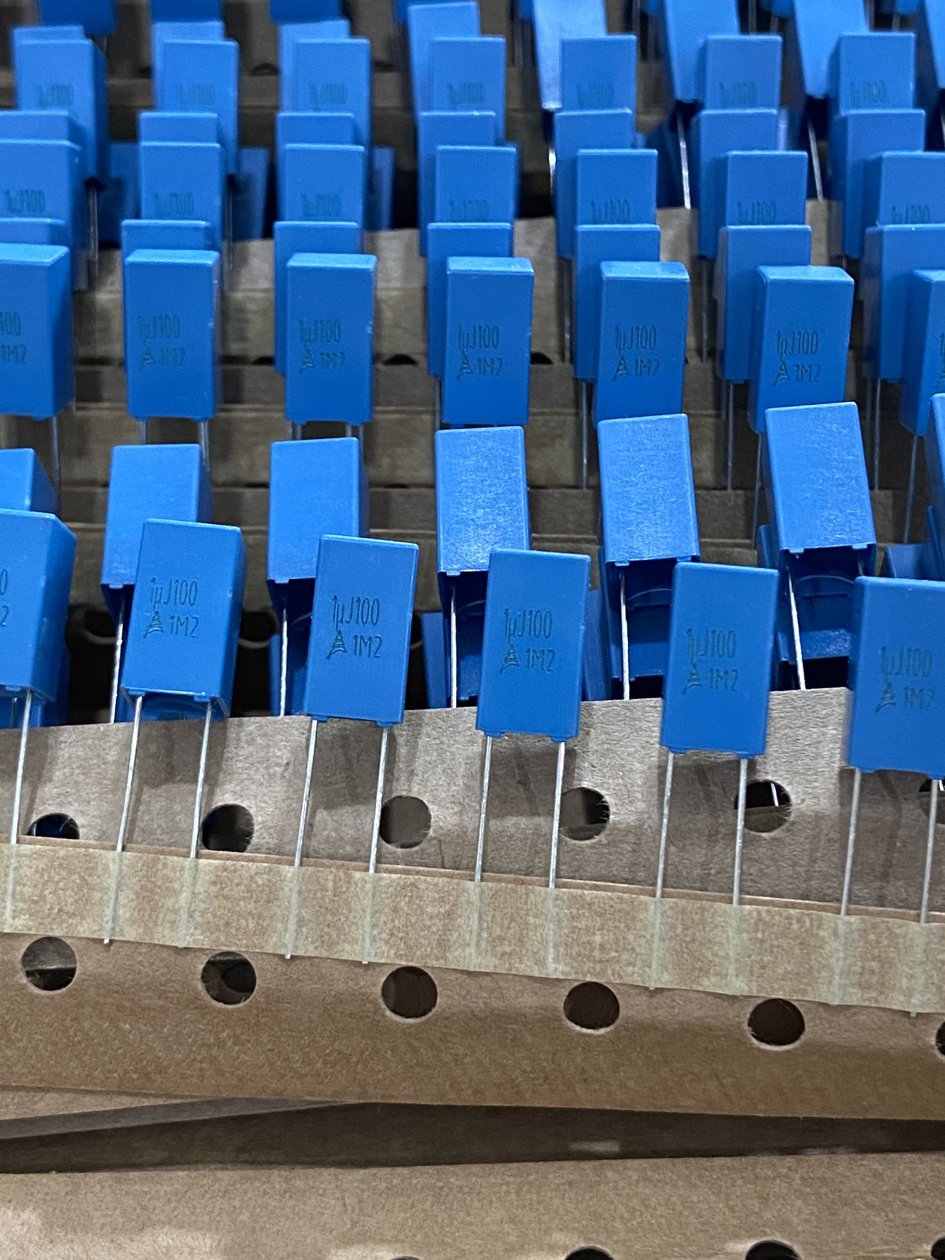 EPCOS 薄膜电容 1UJ100 105/100V 5MM 1UF B32529D1105J