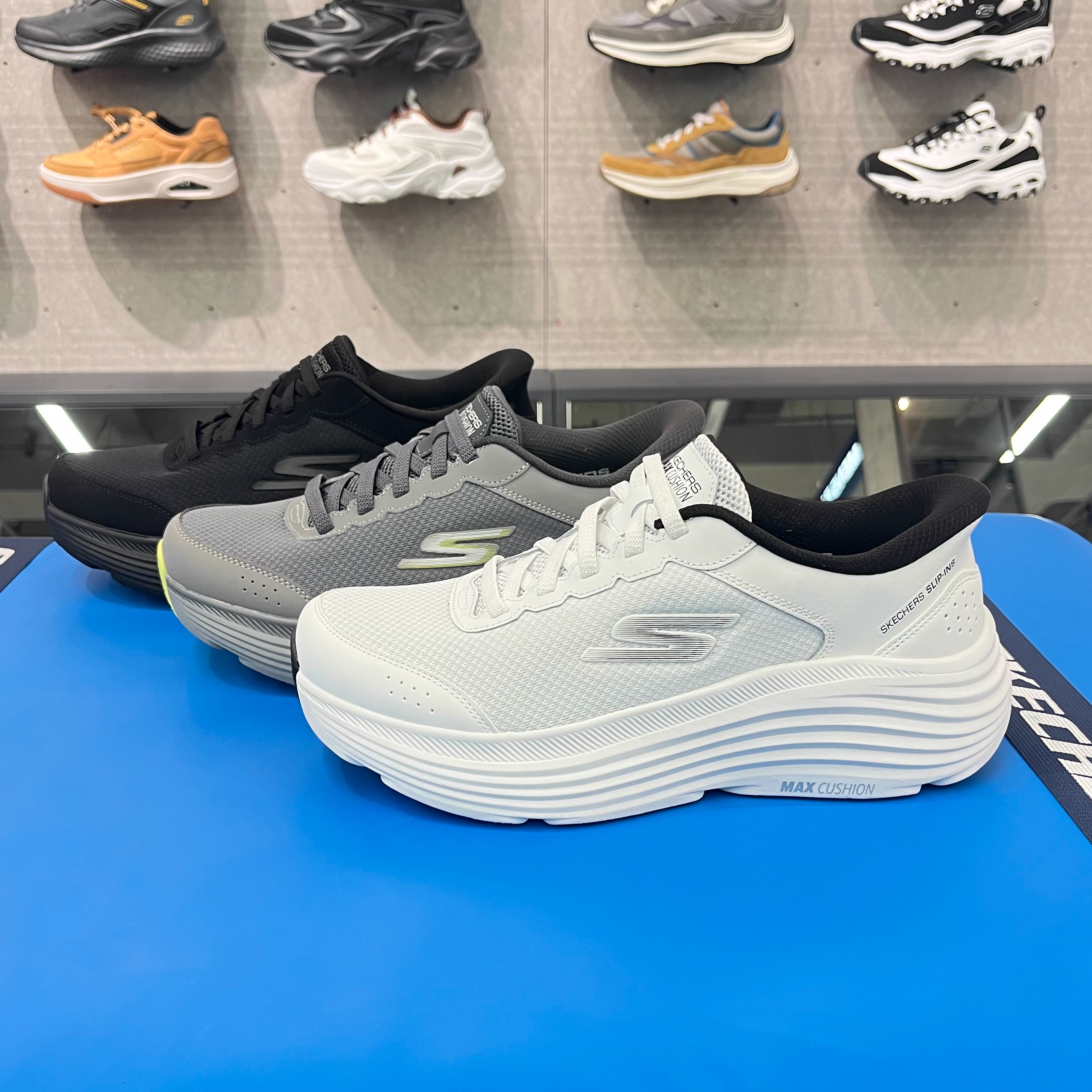 斯凯奇男子舒适透气跑步鞋