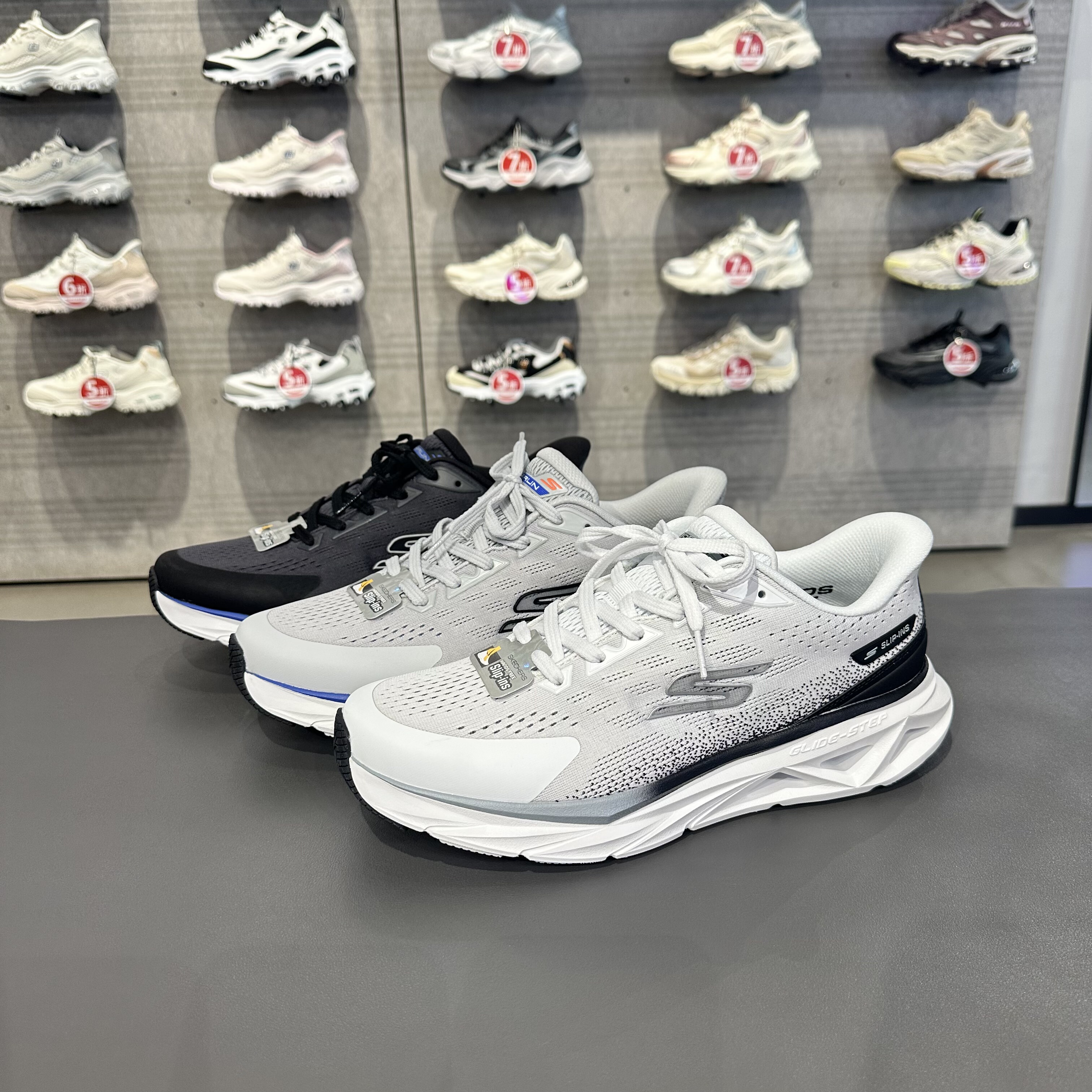 Skechers斯凯奇动感FLOW男士高回弹耐磨专业绑带运动跑步鞋221040