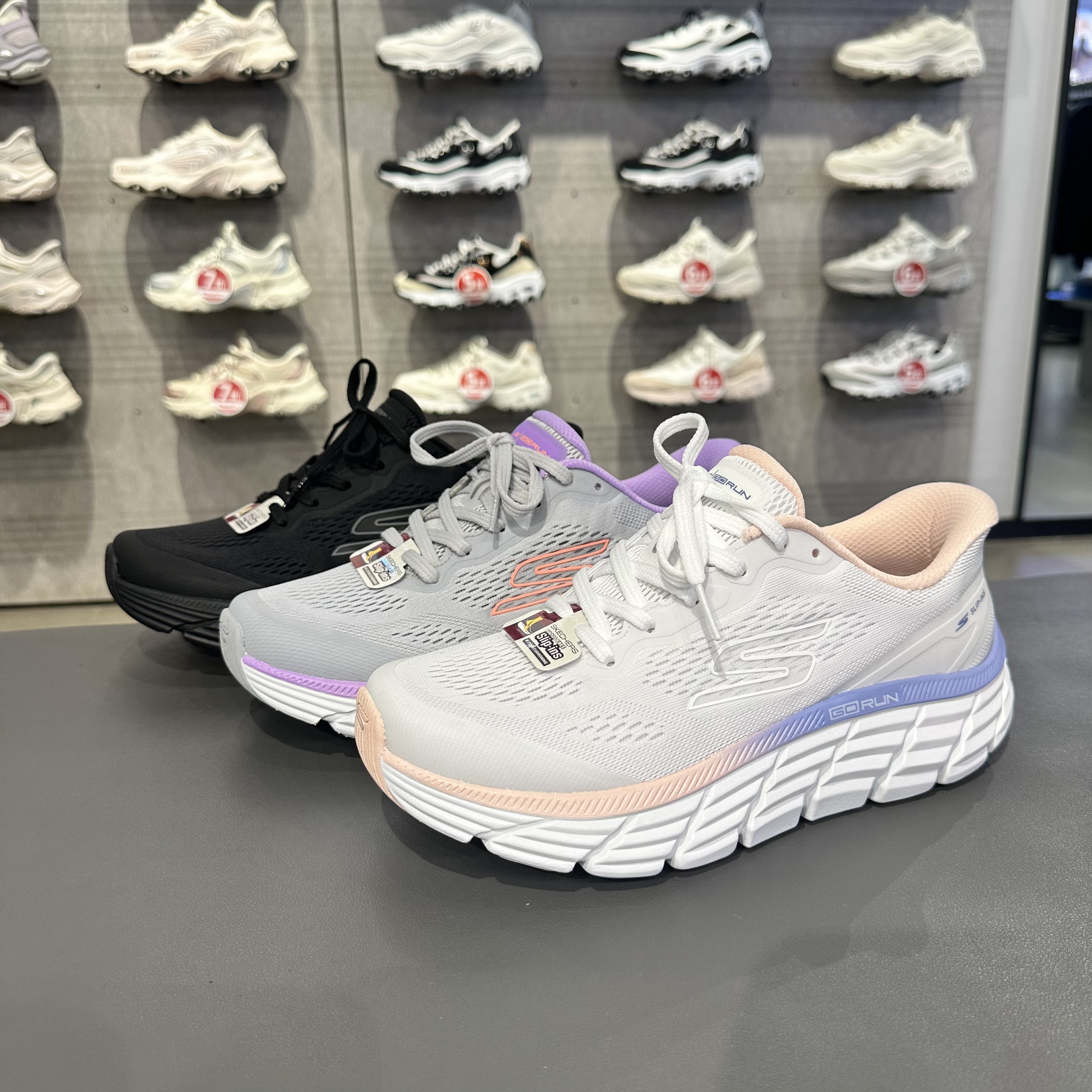 Skechers斯凯奇女士轻质舒适网面透气缓震耐磨专业跑步鞋129760