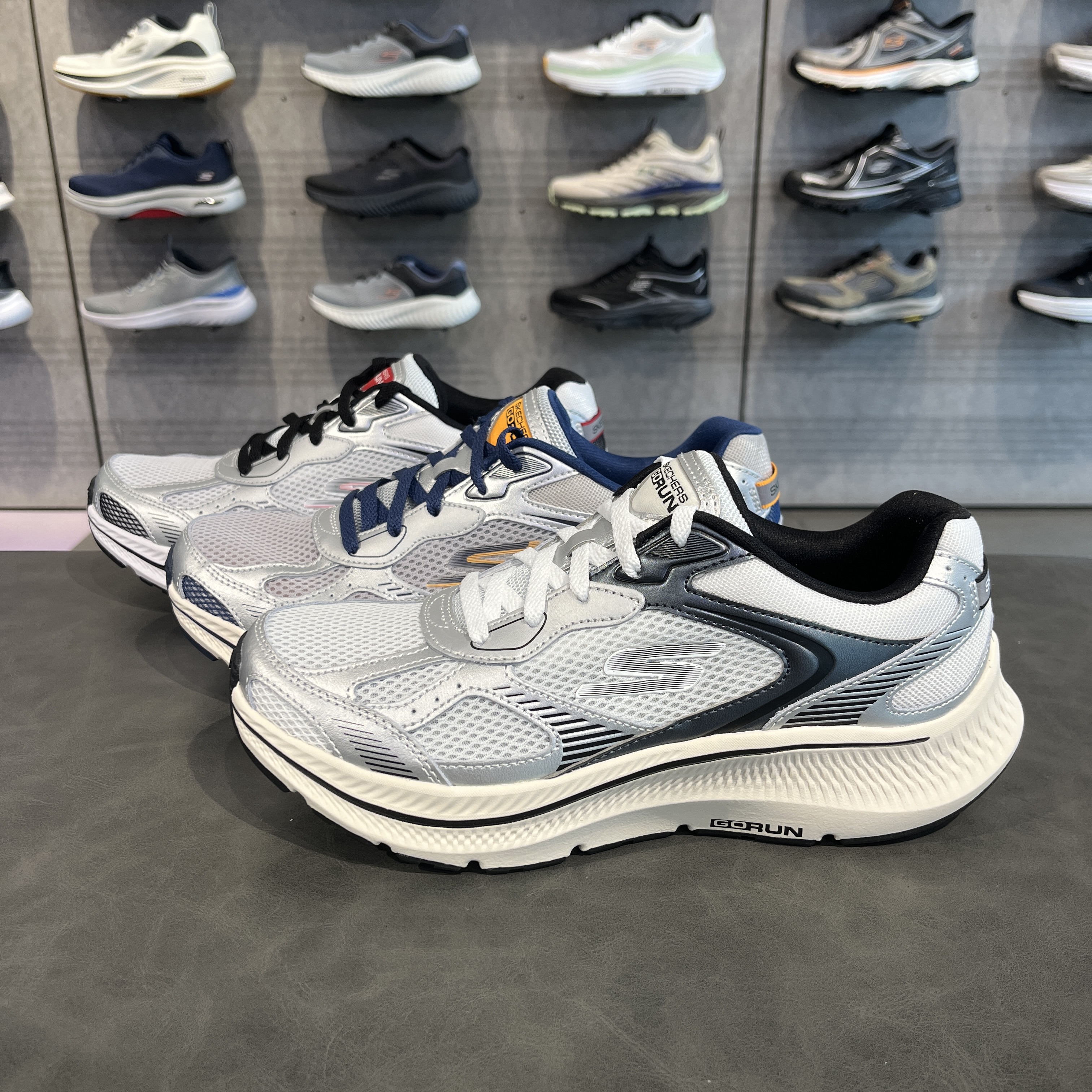 Skechers斯凯奇男士春季复古耐磨缓震透气轻盈运动跑步鞋220883