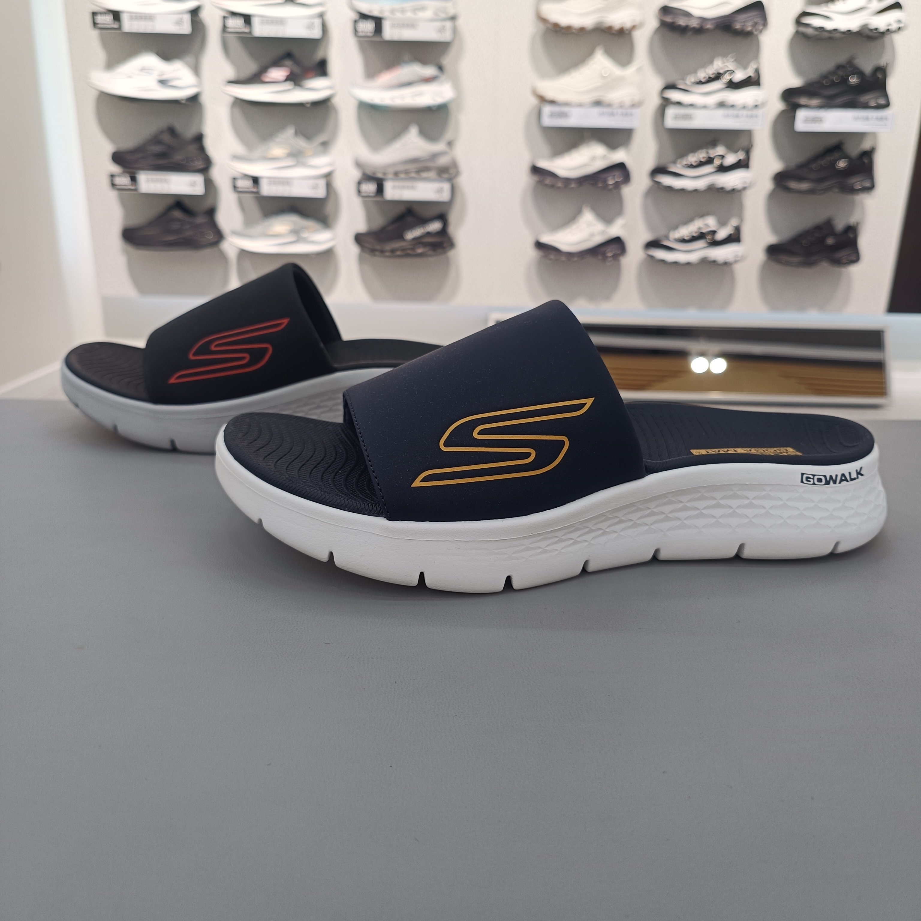 Skechers斯凯奇男士夏季轻盈柔软舒适一字拖鞋休闲凉拖鞋229404