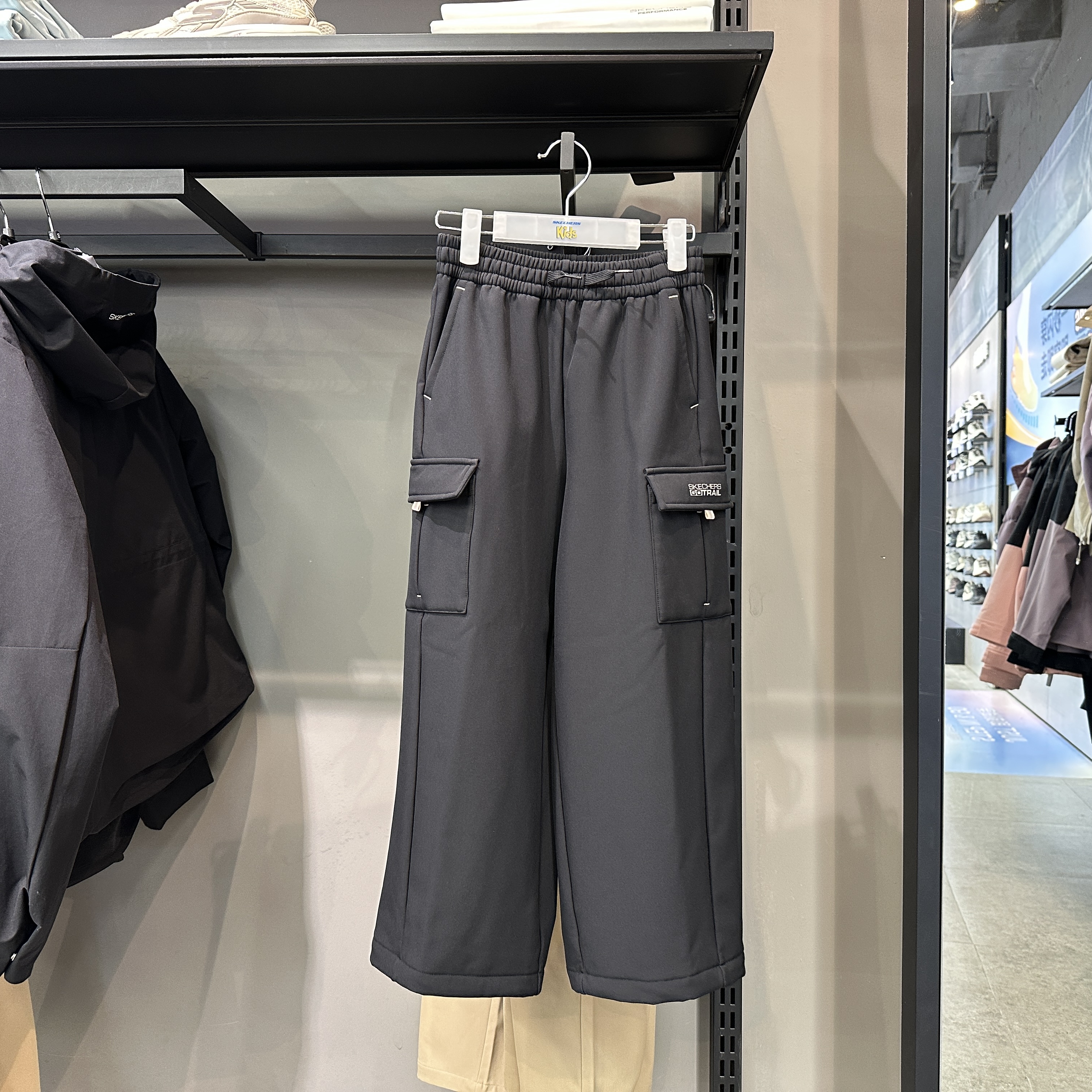 Skechers斯凯奇女童秋冬加绒宽松百搭休闲梭织工装长裤P425G022