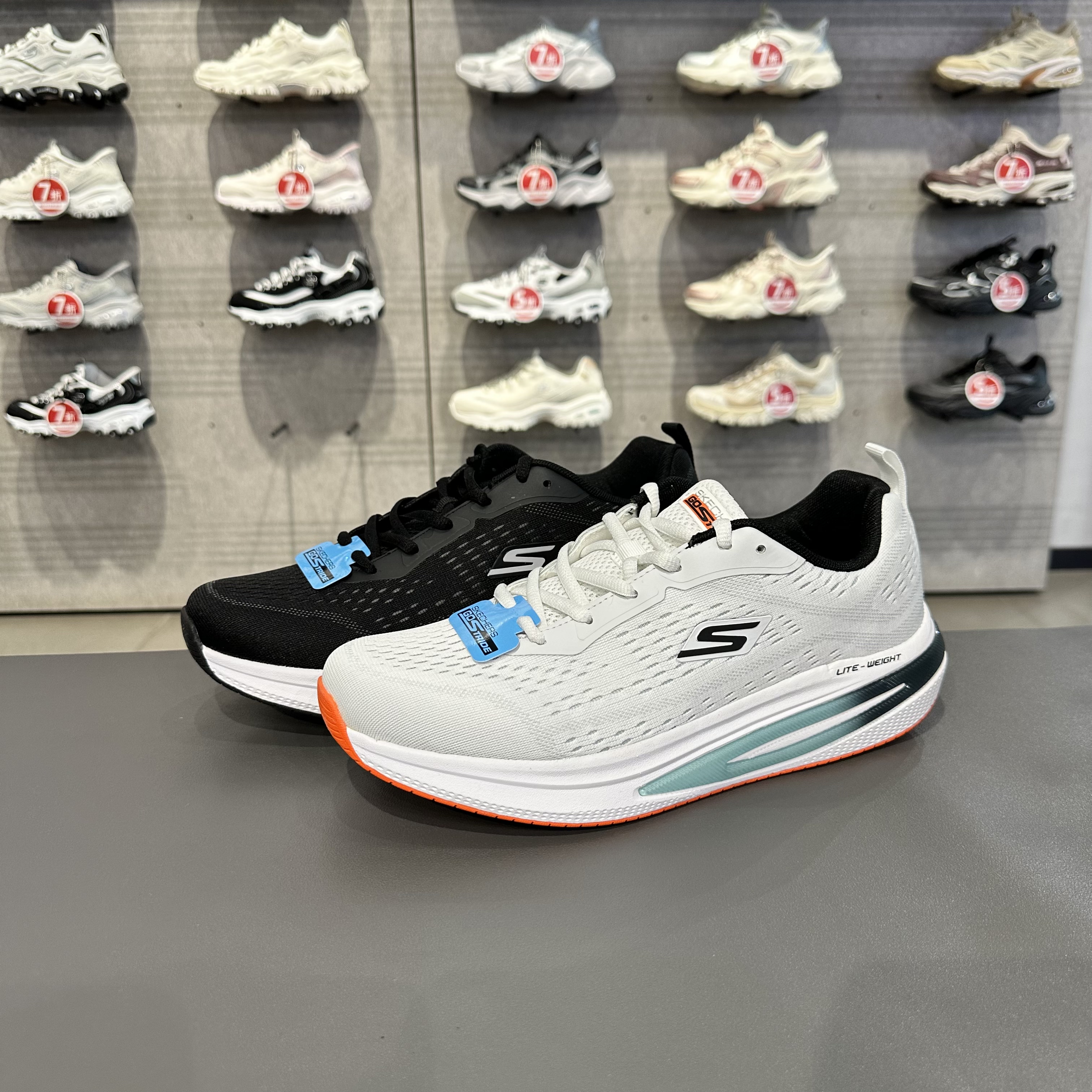 Skechers斯凯奇男士轻质缓震舒适透气绑带回弹基础跑步鞋8790354