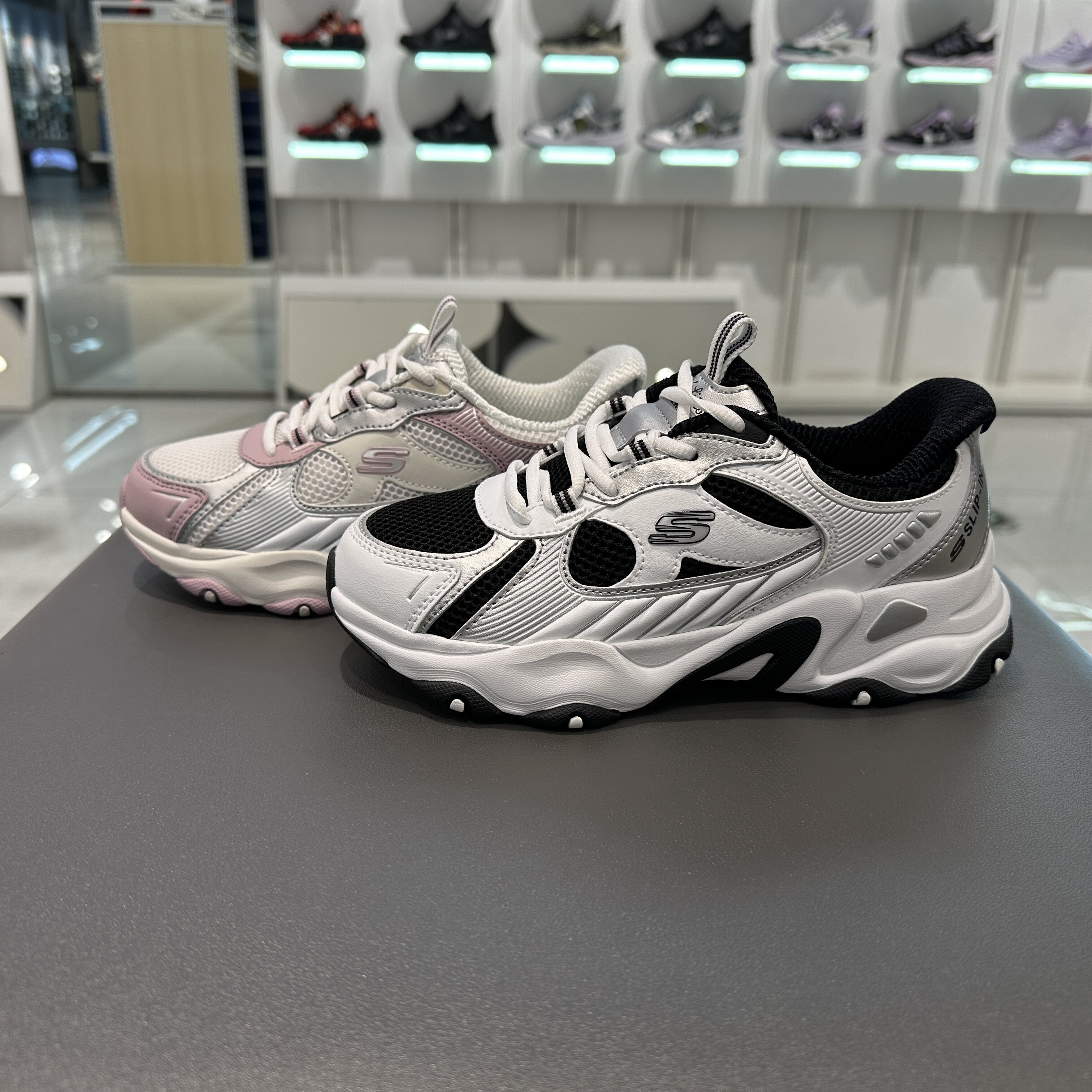 Skechers斯凯奇闪穿鞋女童轻质舒适高回弹易穿脱老爹鞋319107L