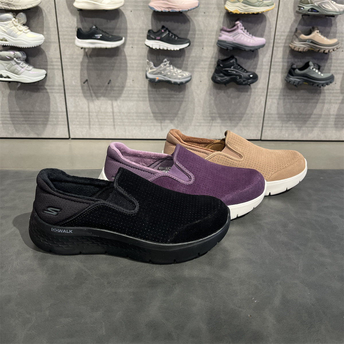 Skechers斯凯奇女款轻便缓震加绒保暖一脚蹬健步鞋休闲鞋124953