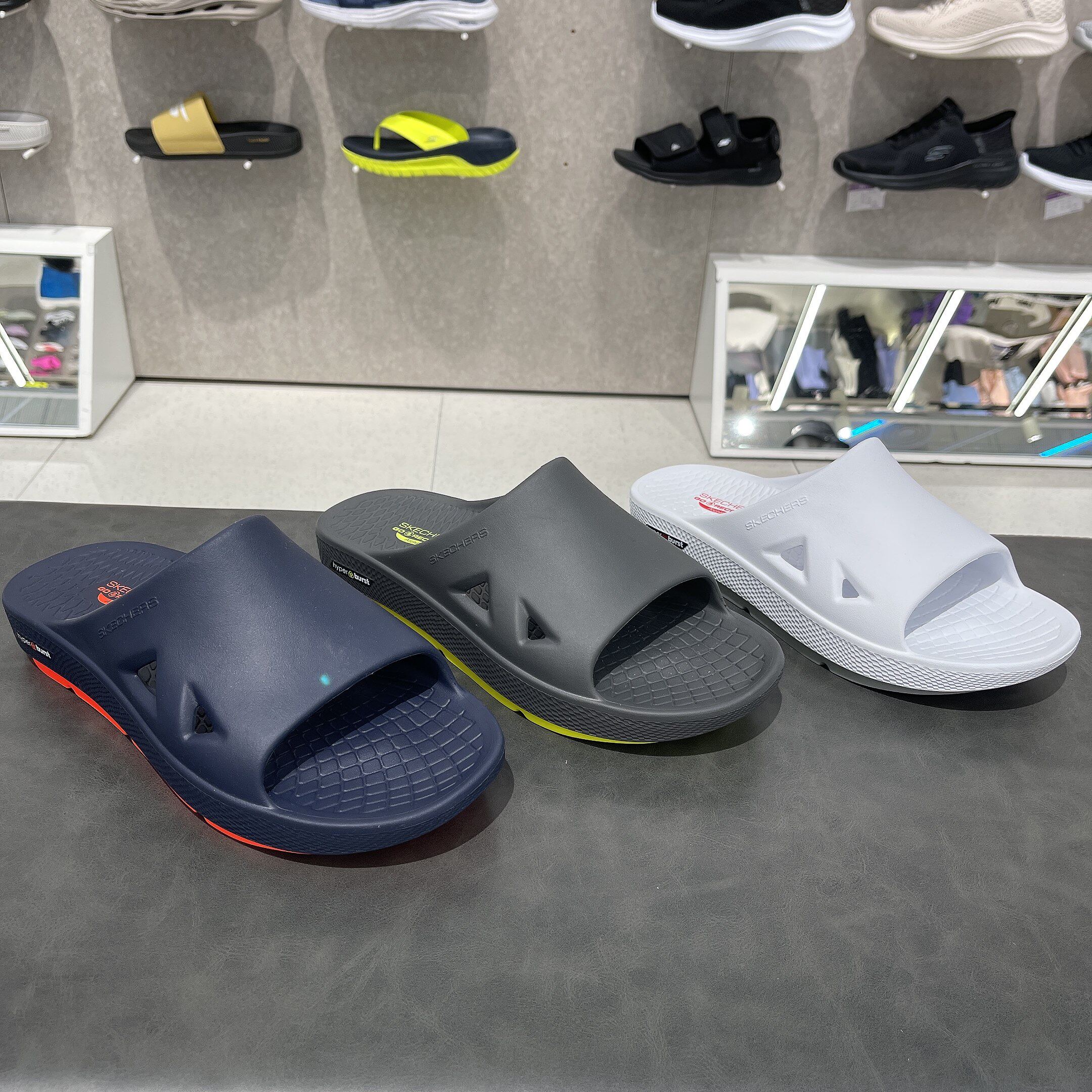 Skechers斯凯奇2024男款夏季轻便拼色缓震人字拖夹趾拖鞋229190