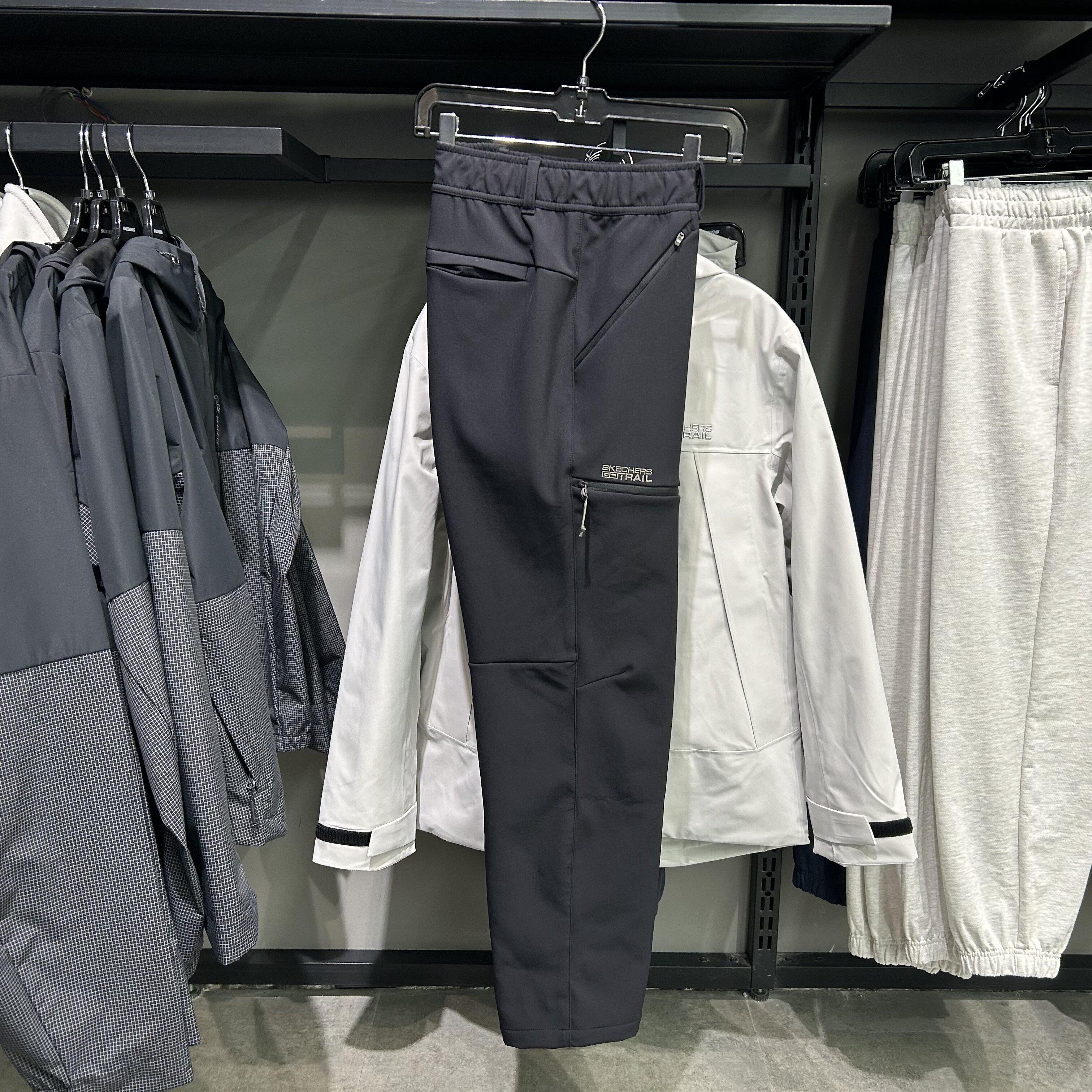 Skechers斯凯奇梁朝伟同款男士防泼水梭织直筒休闲长裤P425M118,运动服/休闲服装,运动长裤,淘宝优惠券,粉丝福利购,淘宝优惠卷