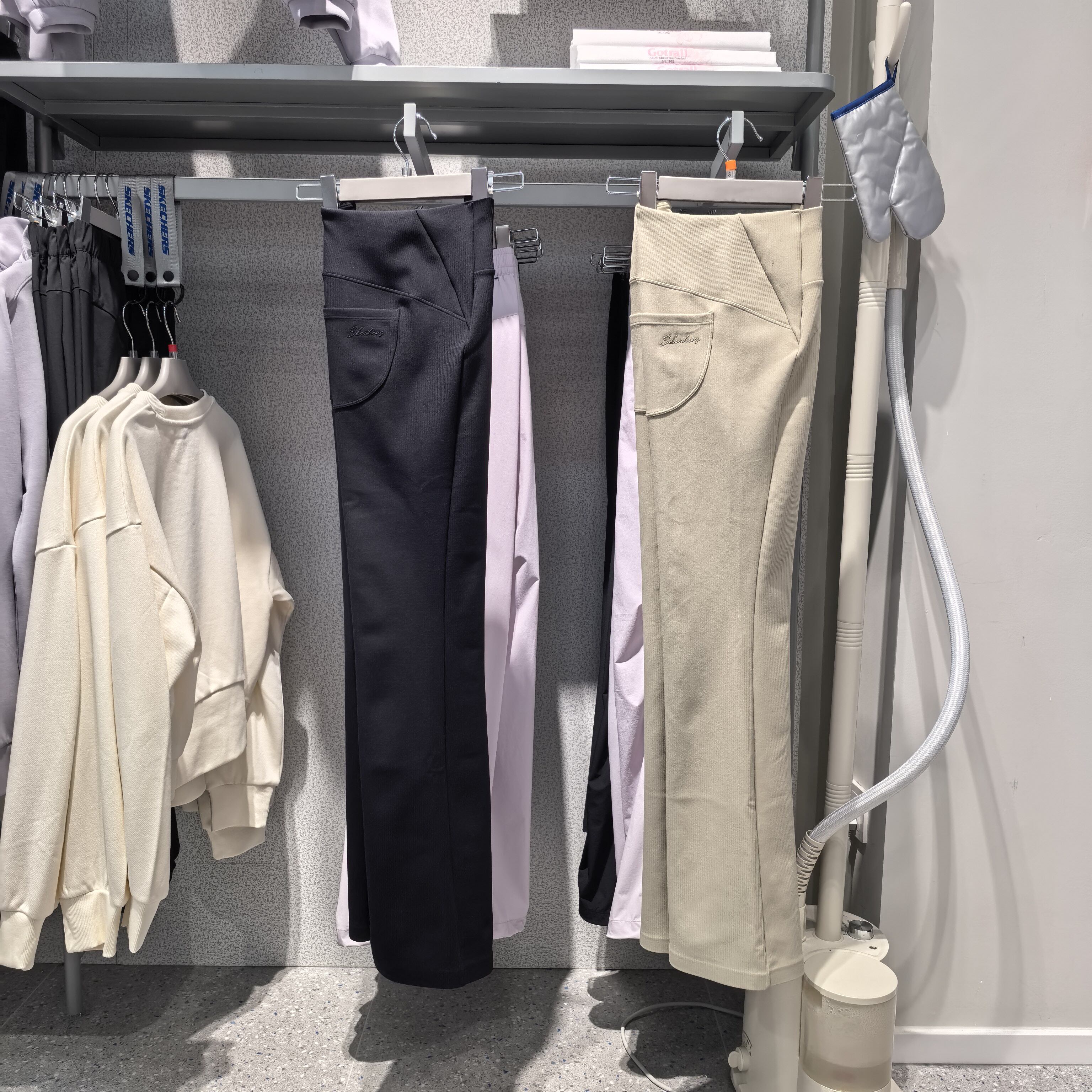 Skechers斯凯奇女士舒适亲肤显瘦防风修身针织微喇长裤P426W100