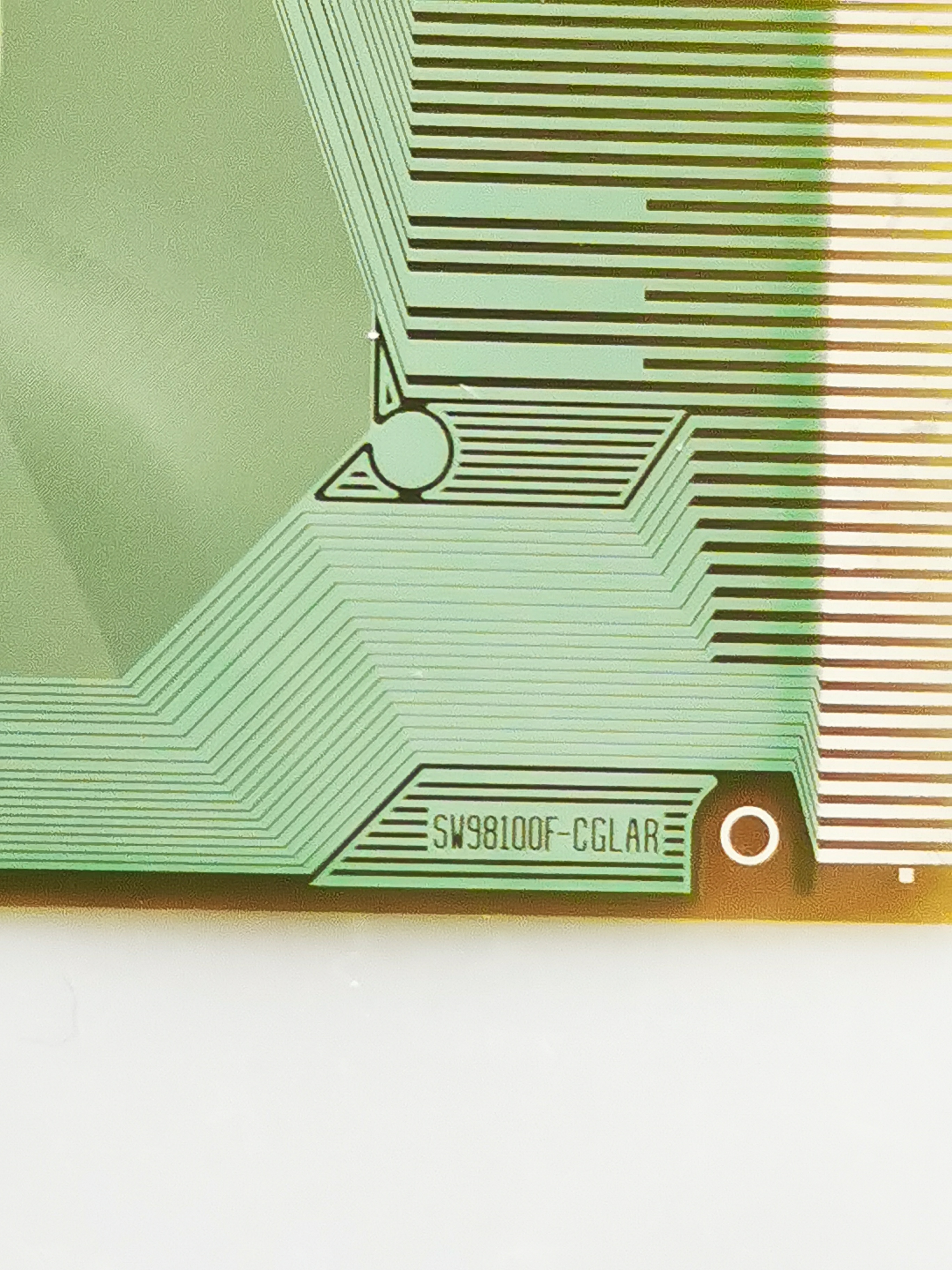 SW98100F-CGLAR 原型号全新片料液晶屏驱动IC模块TAB/COF