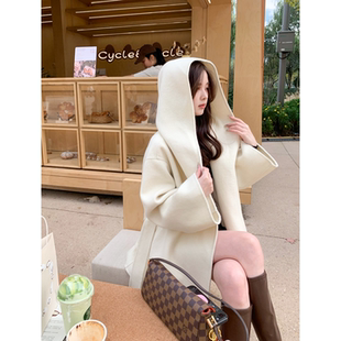 白色毛呢外套女高级感2025秋冬短款羊毛双面呢羊绒斗篷大衣小个子