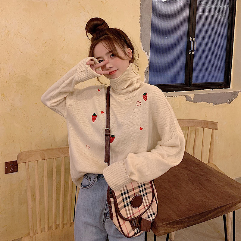 Real shot strawberry turtleneck sweater for women with lazy wind and loose style