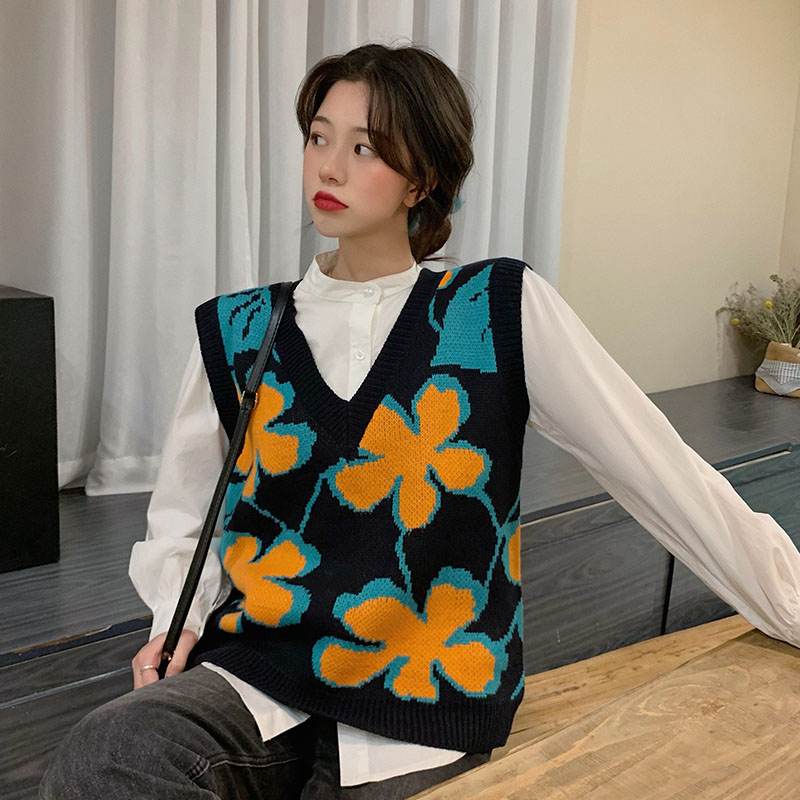 Real photo 2021 spring and autumn V-neck knitted vest women's lazy style Pullover sleeveless Camisole sweater