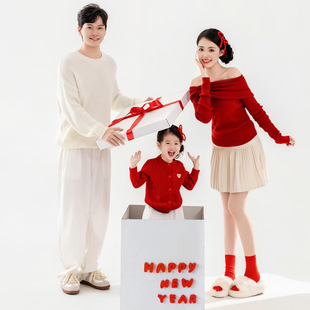 2026新年全家福拍照道具红色蝴蝶结白色礼物盒子儿童过年写真对联