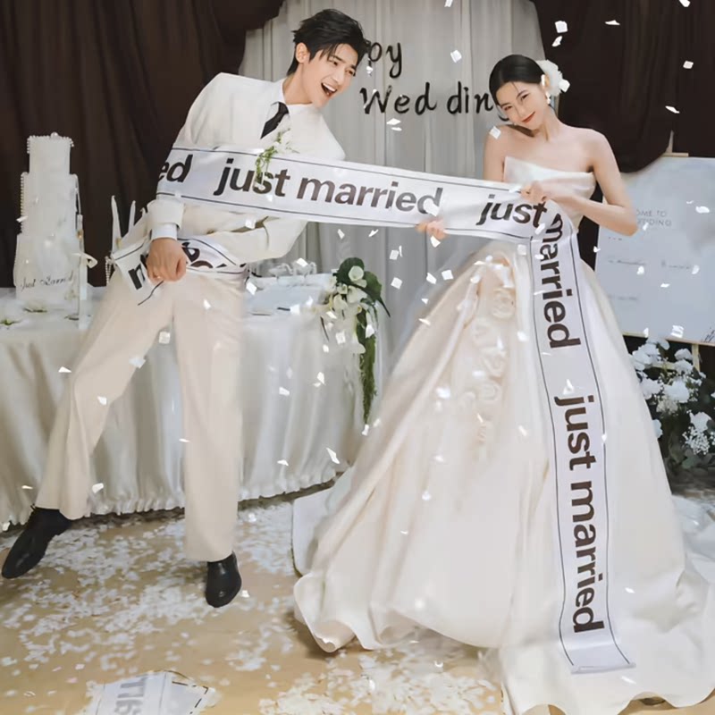 婚纱摄影拍照道具字母手拉旗条幅图片
